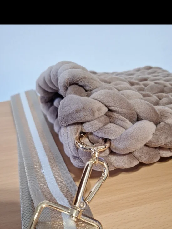 Chunky Handwoven Tan Crossbody Bag with Gold-Trim Strap - Picture 4 of 9